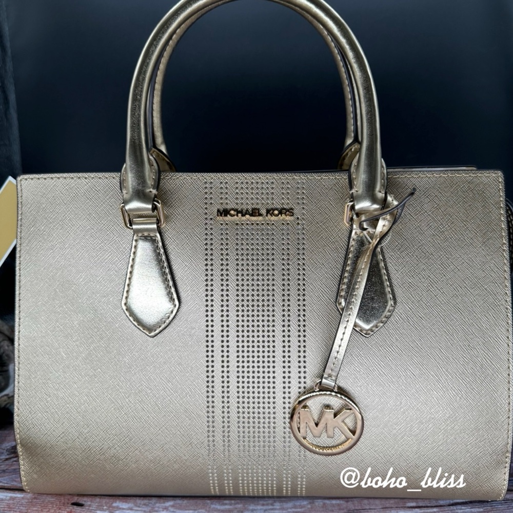 MICHAEL KORS | Sheila Pale Gold Handbag with Removable Crossbody Strap NWT